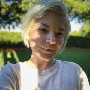 Meet your Posher, Caitlin